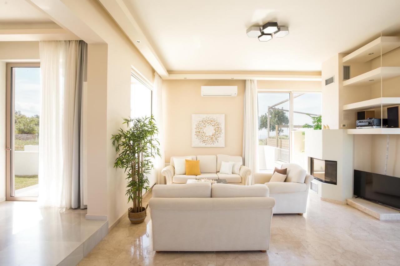 Lux Villa Mia With Heated Pool, 2Km To Beach & Childrens Area! Mikro Metochi Dış mekan fotoğraf